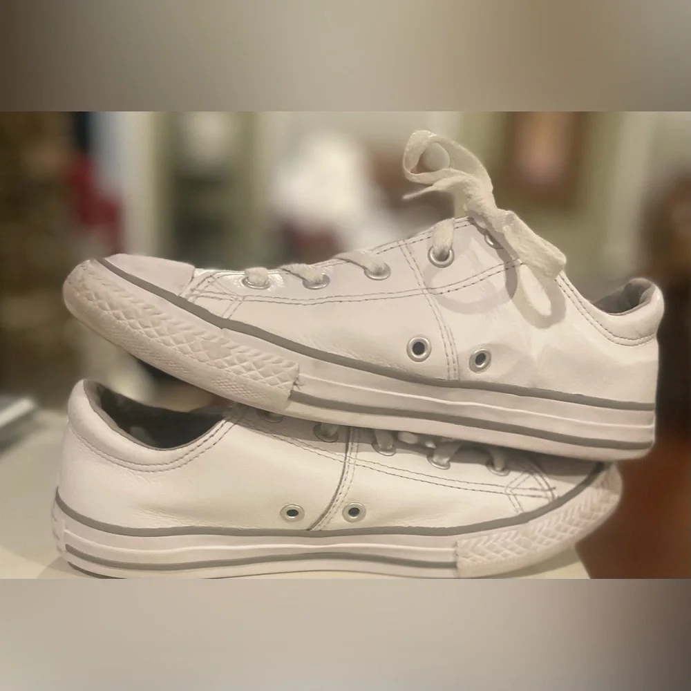 Converse All Star white leather Juniors 2 lace up
